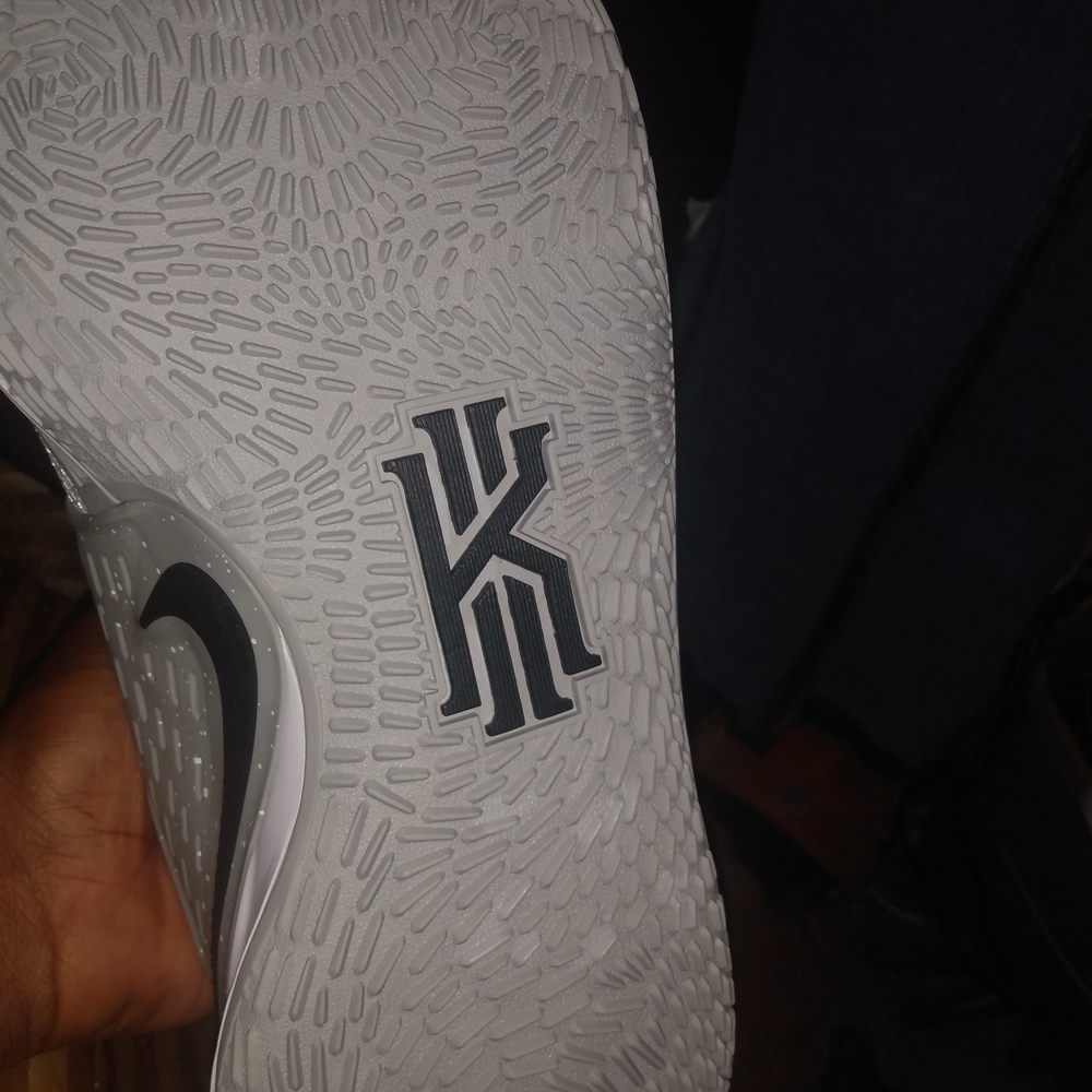 Nike Kyrie Men's Athletic Shoes - Black and Gray Size 18 New